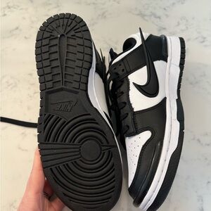 Women’s Nike Dunk Low size 8.5